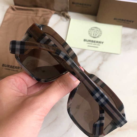 🔥NEW BURBERRY SUNGLASSES 🔥 - Picture 12 of 13